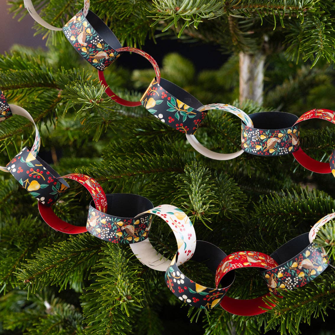 Easy Peasy Paper Chain Christmas Craft Garland